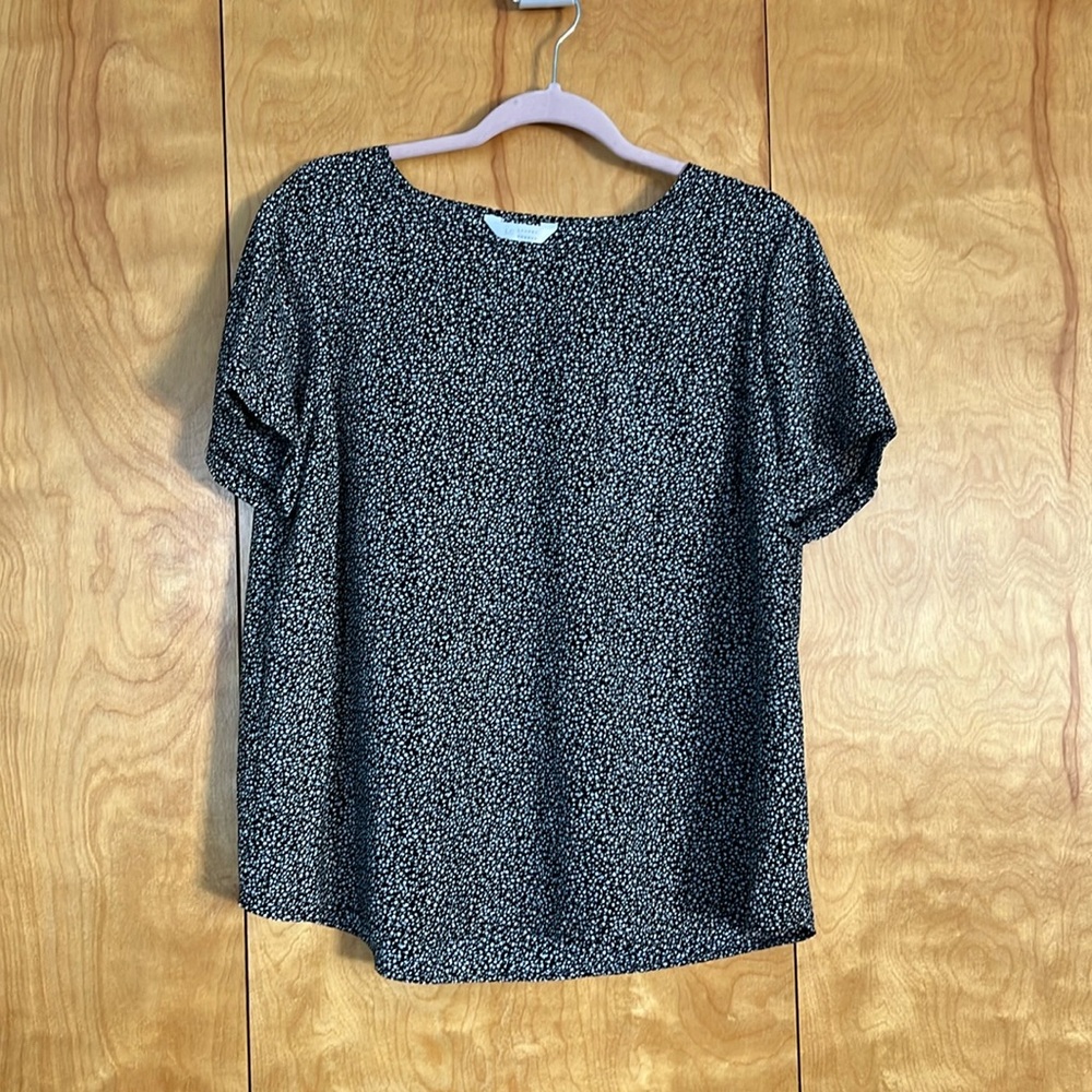 EUC Black and white ditsy floral print LC Lauren Conrad blouse